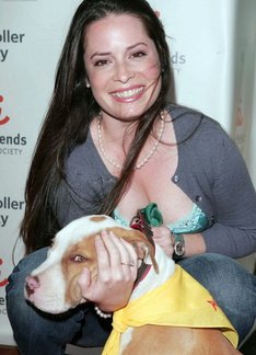 Holly Marie Combs goes-sexy