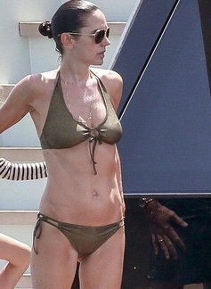 Jennifer Connelly goes-sexy