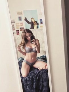 Sydney Sweeney goes-sexy